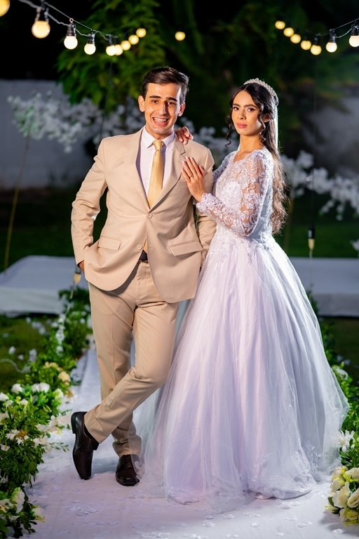 poses para casamento ao ar livre, como tirar fotos lindas, fotos perfeitas em casamento ao ar livre, o vestido de noiva mais lindo e perfeito, o melhor vestido para casamento ao ar livre, onde encontrar o local perfeito para casamento ao ar livre