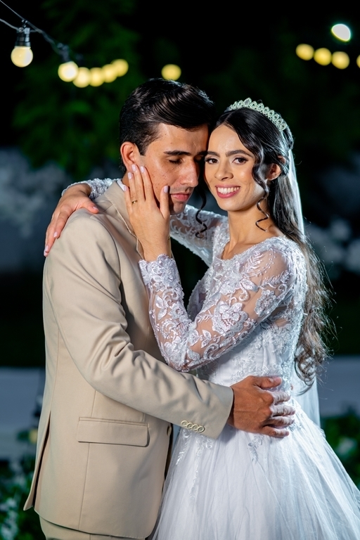 poses para casamento ao ar livre, como tirar fotos lindas, fotos perfeitas em casamento ao ar livre, o vestido de noiva mais lindo e perfeito, o melhor vestido para casamento ao ar livre, onde encontrar o local perfeito para casamento ao ar livre