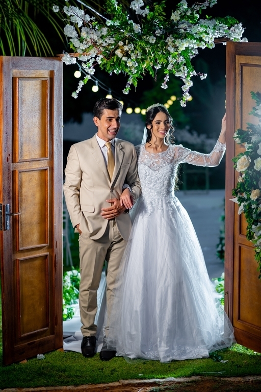 poses para casamento ao ar livre, como tirar fotos lindas, fotos perfeitas em casamento ao ar livre, o vestido de noiva mais lindo e perfeito, o melhor vestido para casamento ao ar livre, onde encontrar o local perfeito para casamento ao ar livre