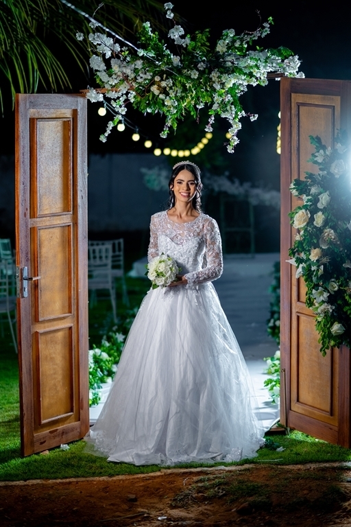 poses para casamento ao ar livre, como tirar fotos lindas, fotos perfeitas em casamento ao ar livre, o vestido de noiva mais lindo e perfeito, o melhor vestido para casamento ao ar livre, onde encontrar o local perfeito para casamento ao ar livre