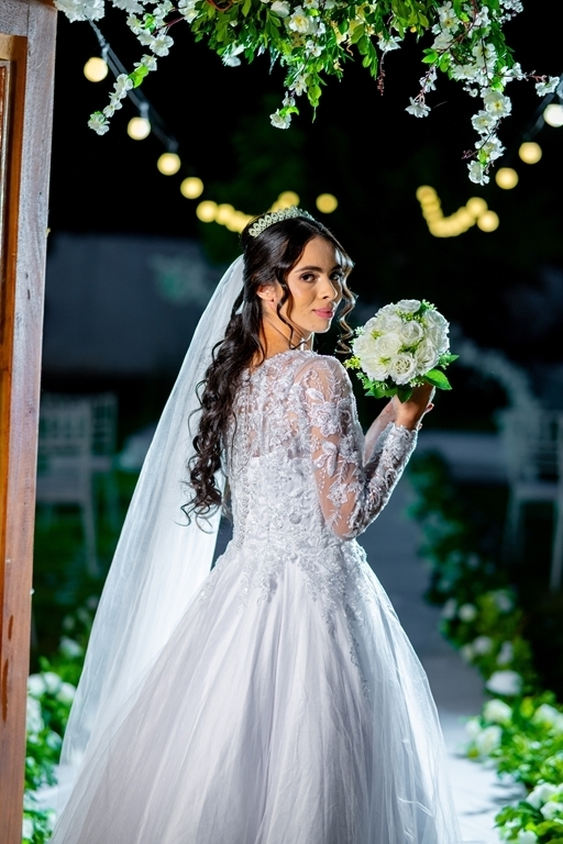 poses para casamento ao ar livre, como tirar fotos lindas, fotos perfeitas em casamento ao ar livre, o vestido de noiva mais lindo e perfeito, o melhor vestido para casamento ao ar livre, onde encontrar o local perfeito para casamento ao ar livre