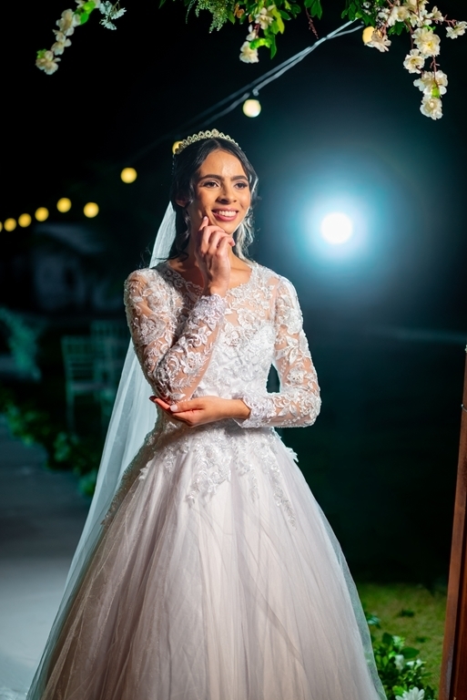 poses para casamento ao ar livre, como tirar fotos lindas, fotos perfeitas em casamento ao ar livre, o vestido de noiva mais lindo e perfeito, o melhor vestido para casamento ao ar livre, onde encontrar o local perfeito para casamento ao ar livre