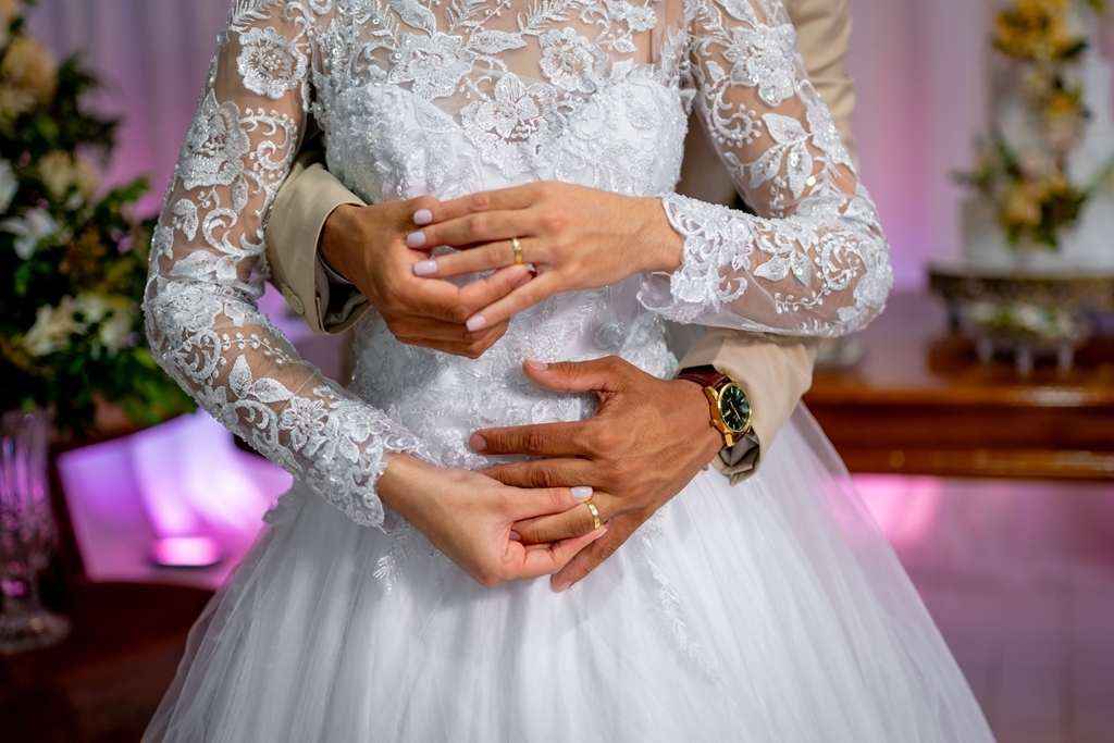 poses para casamento ao ar livre, como tirar fotos lindas, fotos perfeitas em casamento ao ar livre, o vestido de noiva mais lindo e perfeito, o melhor vestido para casamento ao ar livre, onde encontrar o local perfeito para casamento ao ar livre