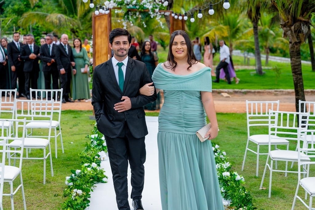 poses para casamento ao ar livre, como tirar fotos lindas, fotos perfeitas em casamento ao ar livre, o vestido de noiva mais lindo e perfeito, o melhor vestido para casamento ao ar livre, onde encontrar o local perfeito para casamento ao ar livre