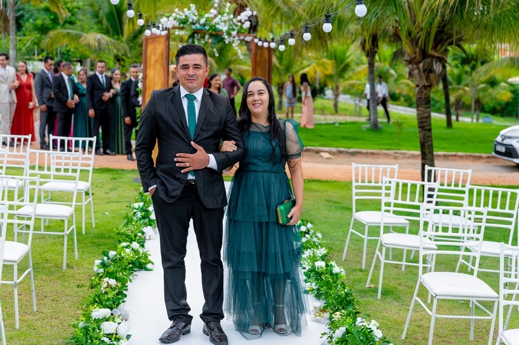 poses para casamento ao ar livre, como tirar fotos lindas, fotos perfeitas em casamento ao ar livre, o vestido de noiva mais lindo e perfeito, o melhor vestido para casamento ao ar livre, onde encontrar o local perfeito para casamento ao ar livre