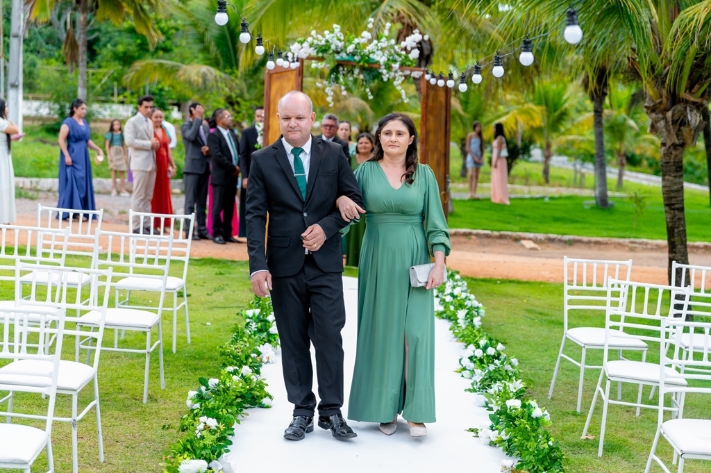 poses para casamento ao ar livre, como tirar fotos lindas, fotos perfeitas em casamento ao ar livre, o vestido de noiva mais lindo e perfeito, o melhor vestido para casamento ao ar livre, onde encontrar o local perfeito para casamento ao ar livre