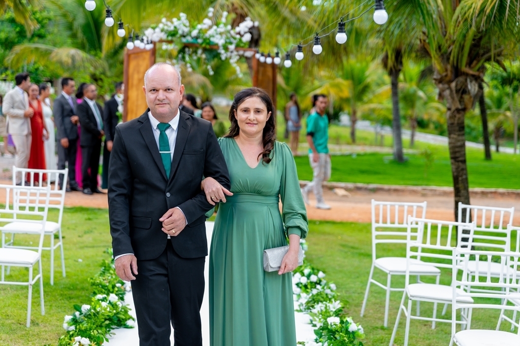 poses para casamento ao ar livre, como tirar fotos lindas, fotos perfeitas em casamento ao ar livre, o vestido de noiva mais lindo e perfeito, o melhor vestido para casamento ao ar livre, onde encontrar o local perfeito para casamento ao ar livre