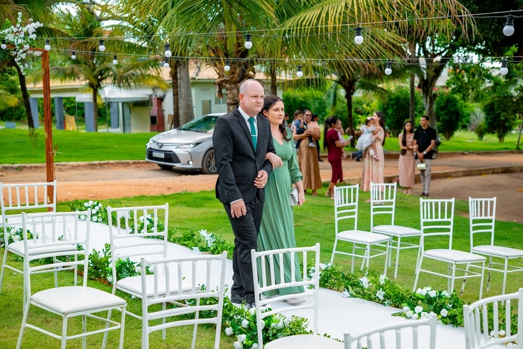 poses para casamento ao ar livre, como tirar fotos lindas, fotos perfeitas em casamento ao ar livre, o vestido de noiva mais lindo e perfeito, o melhor vestido para casamento ao ar livre, onde encontrar o local perfeito para casamento ao ar livre