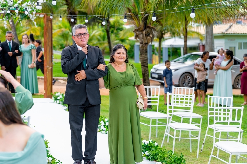 poses para casamento ao ar livre, como tirar fotos lindas, fotos perfeitas em casamento ao ar livre, o vestido de noiva mais lindo e perfeito, o melhor vestido para casamento ao ar livre, onde encontrar o local perfeito para casamento ao ar livre