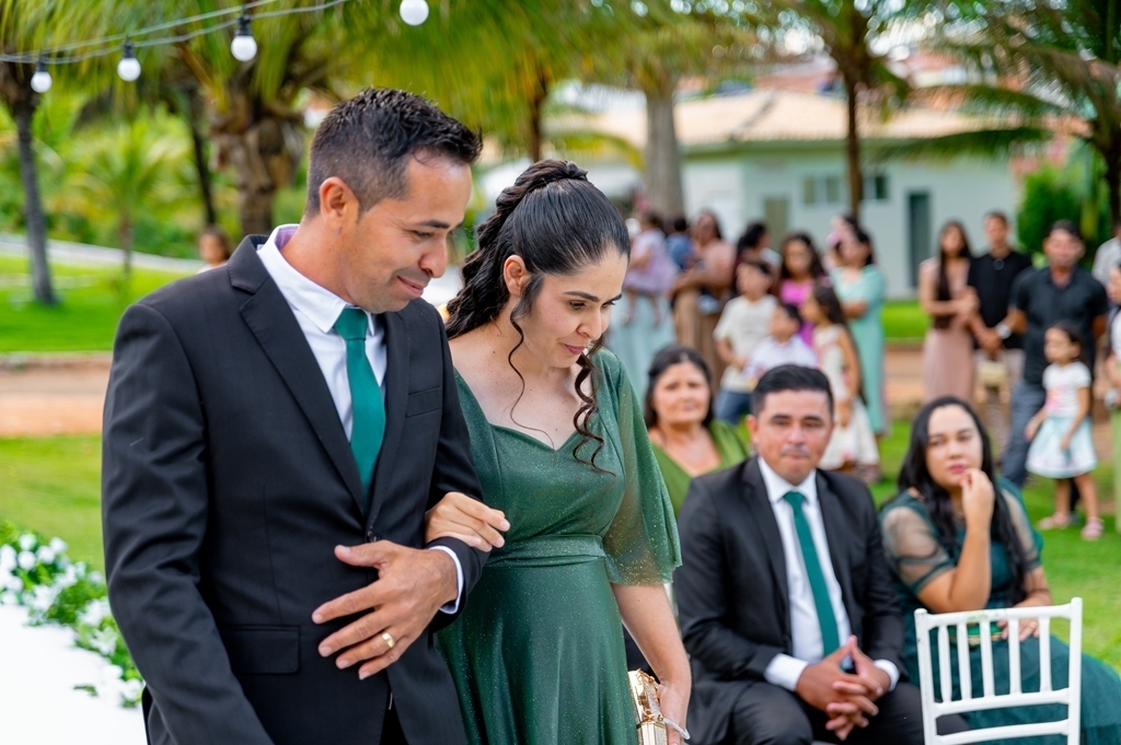 poses para casamento ao ar livre, como tirar fotos lindas, fotos perfeitas em casamento ao ar livre, o vestido de noiva mais lindo e perfeito, o melhor vestido para casamento ao ar livre, onde encontrar o local perfeito para casamento ao ar livre