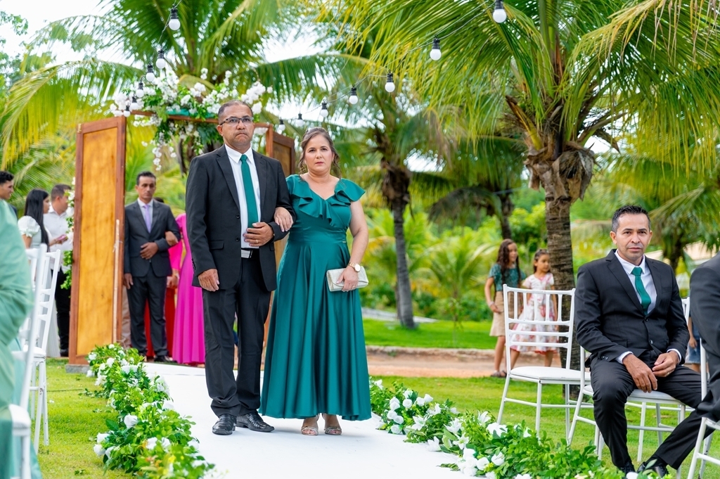 poses para casamento ao ar livre, como tirar fotos lindas, fotos perfeitas em casamento ao ar livre, o vestido de noiva mais lindo e perfeito, o melhor vestido para casamento ao ar livre, onde encontrar o local perfeito para casamento ao ar livre