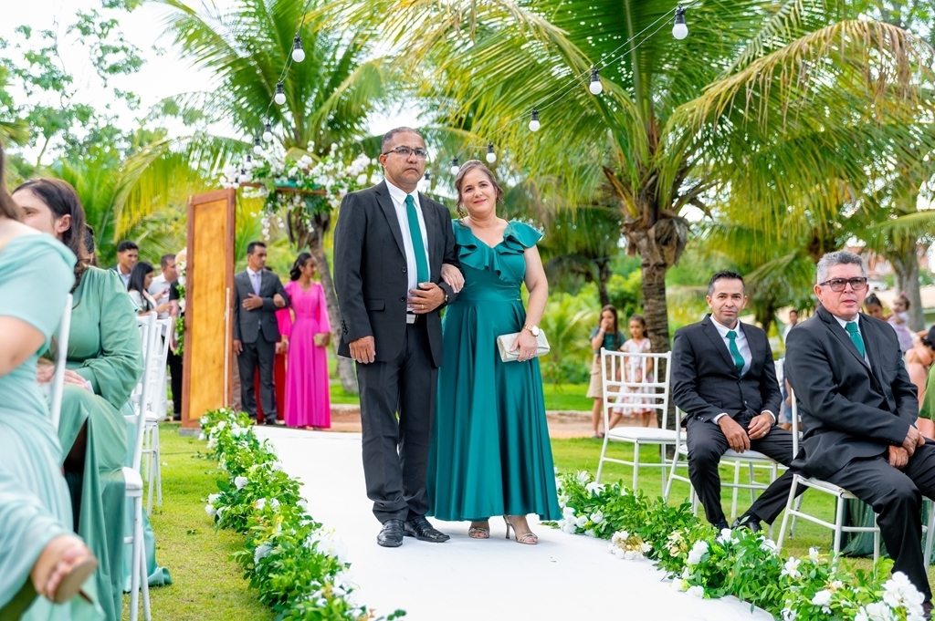 poses para casamento ao ar livre, como tirar fotos lindas, fotos perfeitas em casamento ao ar livre, o vestido de noiva mais lindo e perfeito, o melhor vestido para casamento ao ar livre, onde encontrar o local perfeito para casamento ao ar livre