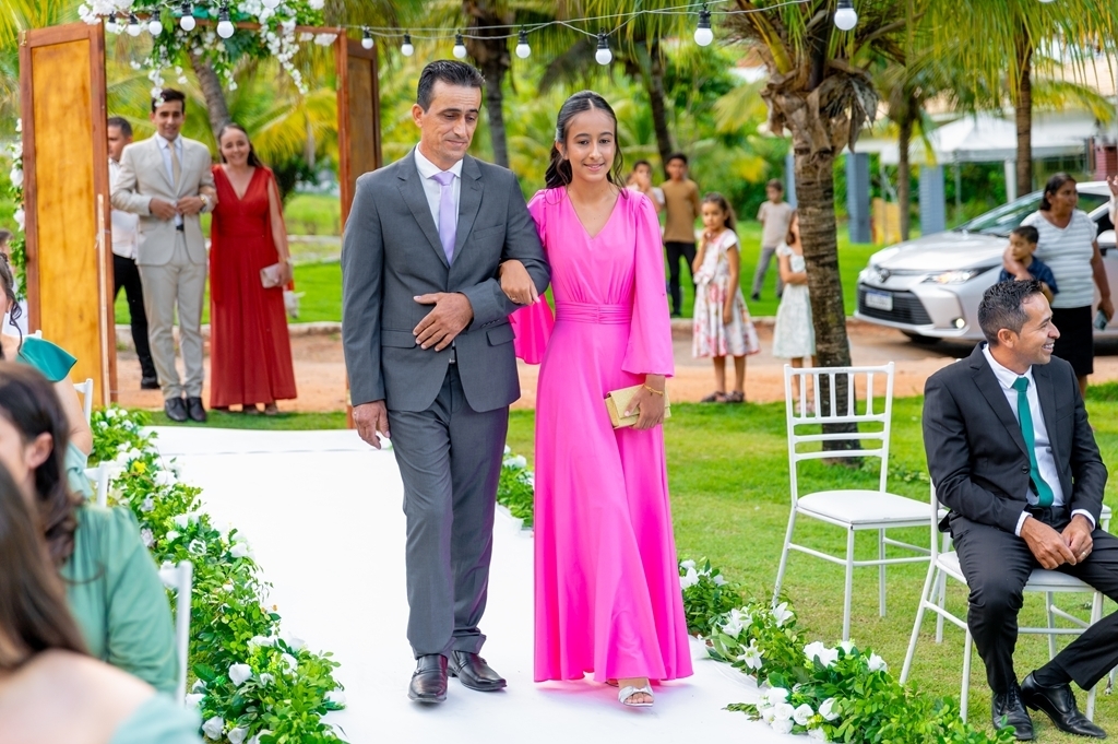 poses para casamento ao ar livre, como tirar fotos lindas, fotos perfeitas em casamento ao ar livre, o vestido de noiva mais lindo e perfeito, o melhor vestido para casamento ao ar livre, onde encontrar o local perfeito para casamento ao ar livre