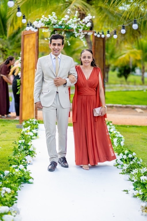 poses para casamento ao ar livre, como tirar fotos lindas, fotos perfeitas em casamento ao ar livre, o vestido de noiva mais lindo e perfeito, o melhor vestido para casamento ao ar livre, onde encontrar o local perfeito para casamento ao ar livre