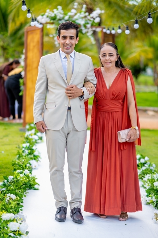 poses para casamento ao ar livre, como tirar fotos lindas, fotos perfeitas em casamento ao ar livre, o vestido de noiva mais lindo e perfeito, o melhor vestido para casamento ao ar livre, onde encontrar o local perfeito para casamento ao ar livre