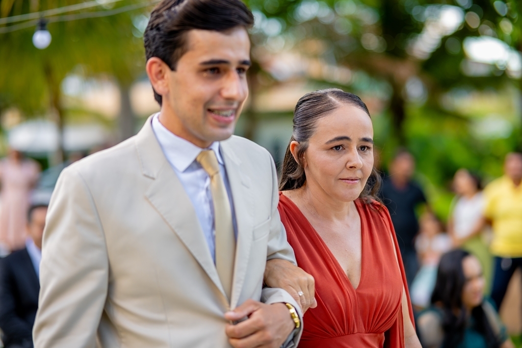 poses para casamento ao ar livre, como tirar fotos lindas, fotos perfeitas em casamento ao ar livre, o vestido de noiva mais lindo e perfeito, o melhor vestido para casamento ao ar livre, onde encontrar o local perfeito para casamento ao ar livre