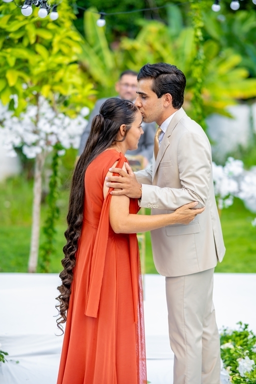 poses para casamento ao ar livre, como tirar fotos lindas, fotos perfeitas em casamento ao ar livre, o vestido de noiva mais lindo e perfeito, o melhor vestido para casamento ao ar livre, onde encontrar o local perfeito para casamento ao ar livre
