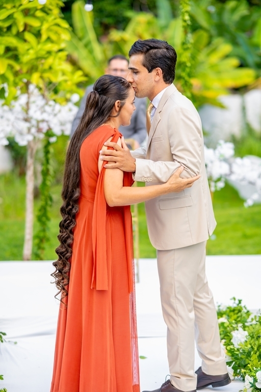 poses para casamento ao ar livre, como tirar fotos lindas, fotos perfeitas em casamento ao ar livre, o vestido de noiva mais lindo e perfeito, o melhor vestido para casamento ao ar livre, onde encontrar o local perfeito para casamento ao ar livre