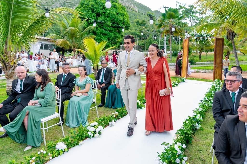 poses para casamento ao ar livre, como tirar fotos lindas, fotos perfeitas em casamento ao ar livre, o vestido de noiva mais lindo e perfeito, o melhor vestido para casamento ao ar livre, onde encontrar o local perfeito para casamento ao ar livre