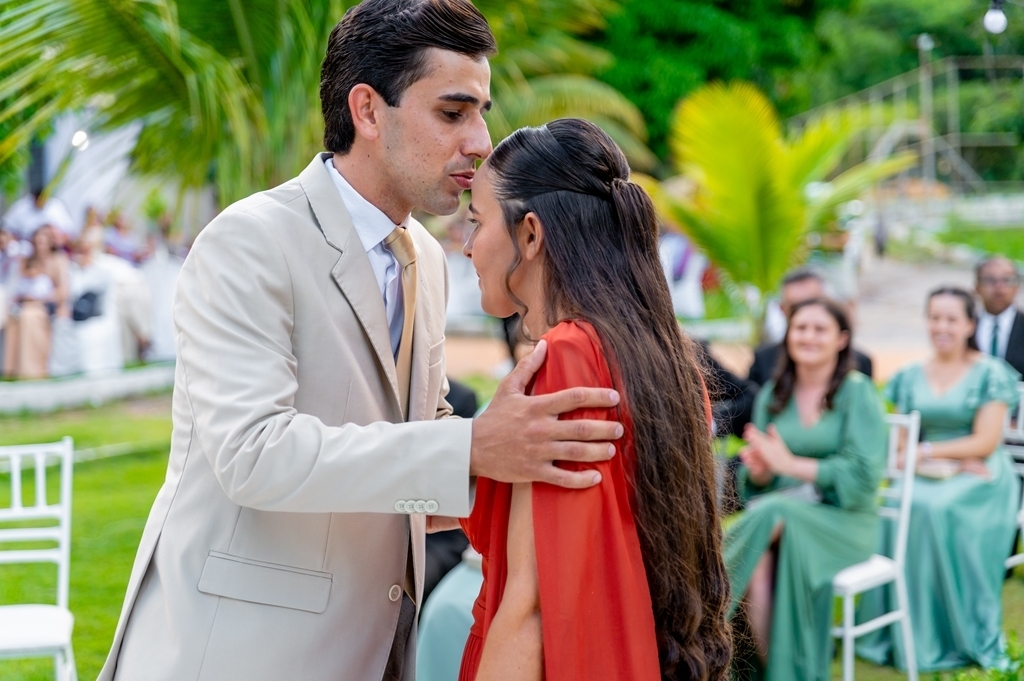 poses para casamento ao ar livre, como tirar fotos lindas, fotos perfeitas em casamento ao ar livre, o vestido de noiva mais lindo e perfeito, o melhor vestido para casamento ao ar livre, onde encontrar o local perfeito para casamento ao ar livre