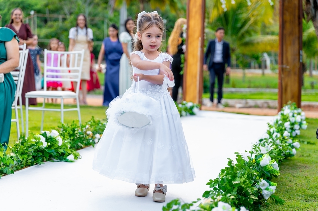 poses para casamento ao ar livre, como tirar fotos lindas, fotos perfeitas em casamento ao ar livre, o vestido de noiva mais lindo e perfeito, o melhor vestido para casamento ao ar livre, onde encontrar o local perfeito para casamento ao ar livre