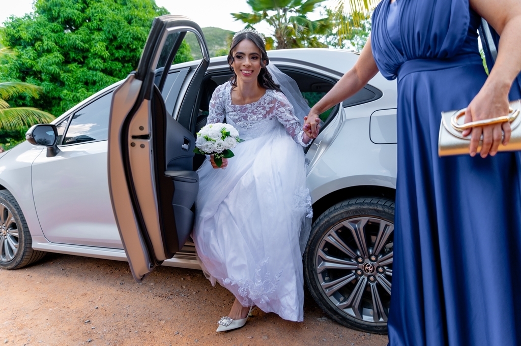 poses para casamento ao ar livre, como tirar fotos lindas, fotos perfeitas em casamento ao ar livre, o vestido de noiva mais lindo e perfeito, o melhor vestido para casamento ao ar livre, onde encontrar o local perfeito para casamento ao ar livre