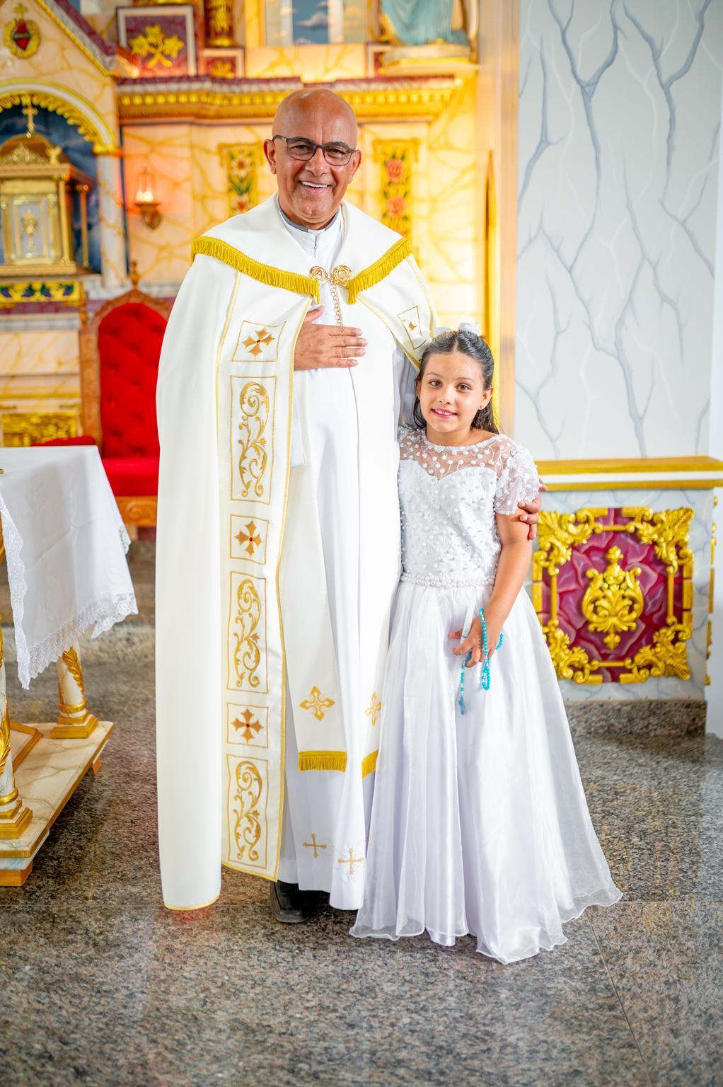 Anny Eloah durante seu batizado na Igreja Matriz de Monte Santo - BA

Família de Anny Eloah durante a cerimônia de batizado em Monte Santo

Momento da bênção durante o batizado de Anny Eloah na Igreja Matriz