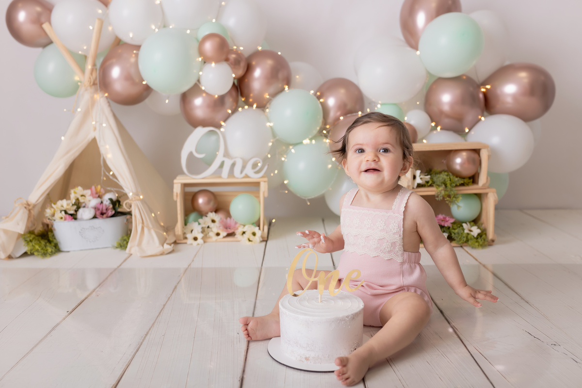 ensaiodobebe-smashthecake-ensaiodobolo-granjaviana-cotia-estúdiocotia-kekeribeirofotografia-fotográfa-ensaiofotográfico-bebê-ensaiomenina-bookmenina-ensaio1ano-acompanhamentodobebê-estúdiogranjaviana-cleidianyribeirofotografia-ensaiobaby