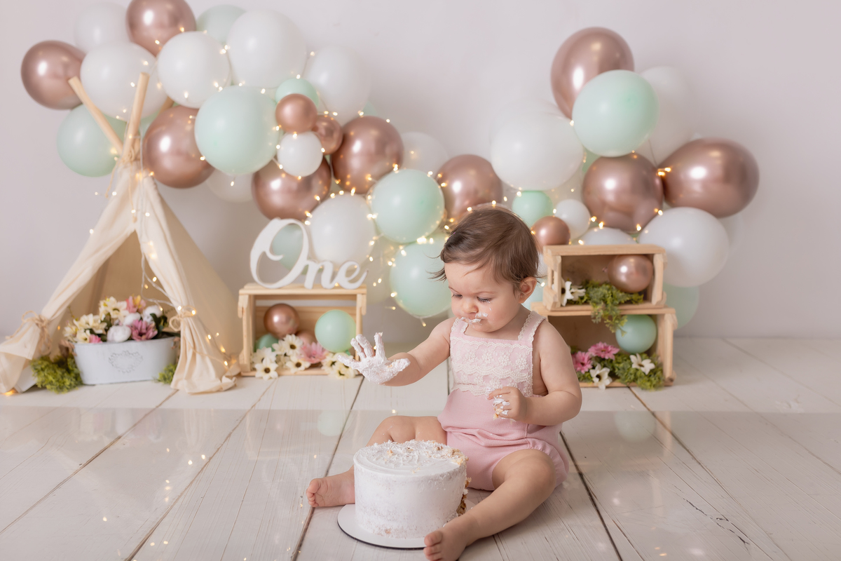 ensaiodobebe-smashthecake-ensaiodobolo-granjaviana-cotia-estúdiocotia-kekeribeirofotografia-fotográfa-ensaiofotográfico-bebê-ensaiomenina-bookmenina-ensaio1ano-acompanhamentodobebê-estúdiogranjaviana-cleidianyribeirofotografia-ensaiobaby