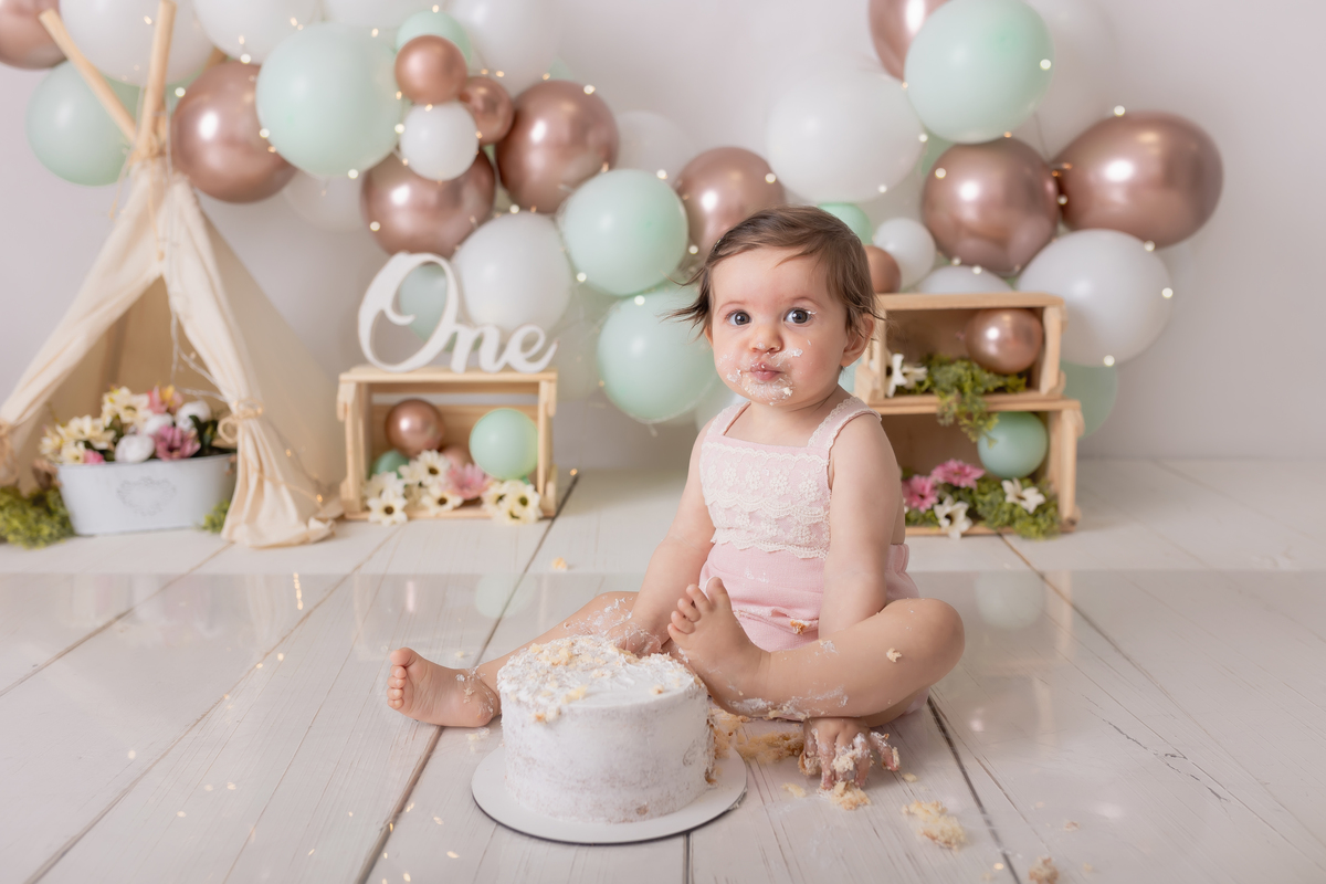 ensaiodobebe-smashthecake-ensaiodobolo-granjaviana-cotia-estúdiocotia-kekeribeirofotografia-fotográfa-ensaiofotográfico-bebê-ensaiomenina-bookmenina-ensaio1ano-acompanhamentodobebê-estúdiogranjaviana-cleidianyribeirofotografia-ensaiobaby