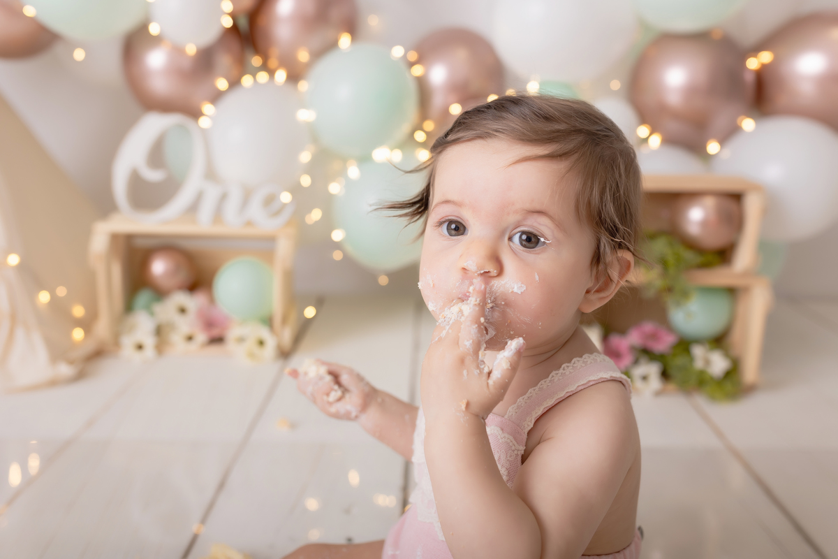 ensaiodobebe-smashthecake-ensaiodobolo-granjaviana-cotia-estúdiocotia-kekeribeirofotografia-fotográfa-ensaiofotográfico-bebê-ensaiomenina-bookmenina-ensaio1ano-acompanhamentodobebê-estúdiogranjaviana-cleidianyribeirofotografia-ensaiobaby