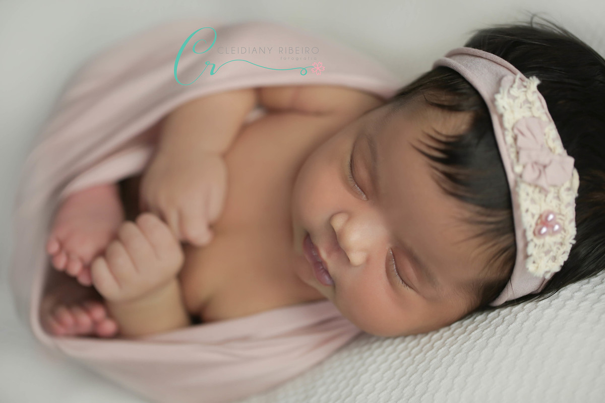 bebê-bebe-newborn-fotografia-recen nascido-familia-gestante-fotos-profissional-fotógrafa-criança-gravida-ensaios-studio-estudio