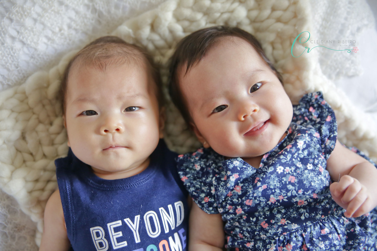 ensaio gêmeos-acompanhamento-cleidianyribeiro-fotográfa-amor-família-bebê-ensaio-fotografiadefamília-amor-baby-imãos-cleidiany-foto-fotodeensaio-3meses-sorriso