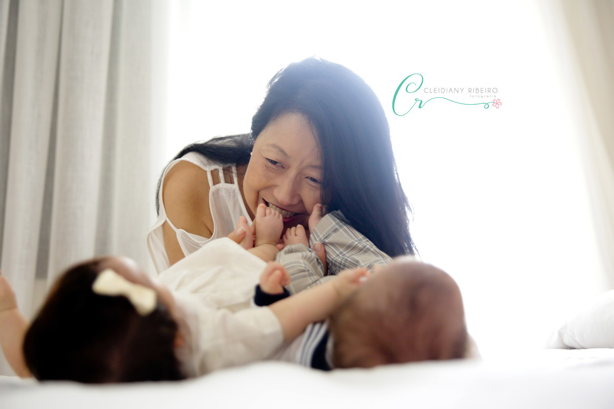 ensaio gêmeos-acompanhamento-cleidianyribeiro-fotográfa-amor-família-bebê-ensaio-fotografiadefamília-amor-baby-imãos-cleidiany-foto-fotodeensaio-3meses-sorriso