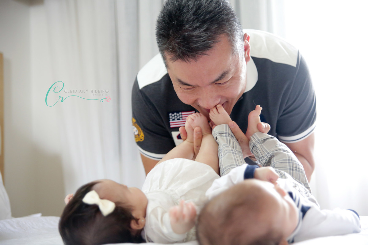 ensaio gêmeos-acompanhamento-cleidianyribeiro-fotográfa-amor-família-bebê-ensaio-fotografiadefamília-amor-baby-imãos-cleidiany-foto-fotodeensaio-3meses-sorriso