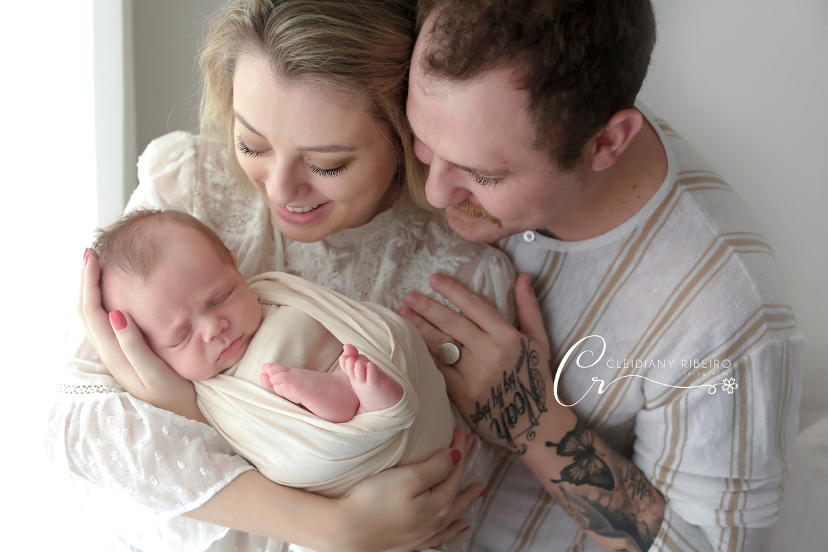 newborn-recen nascido-baby-cinza-fotógrafa-cleidiany ribeiro-melhor fotografa newborn-bebê-ensaio fotográfico-família-gestante-grávida-granja viana-anjo-bebê-foto-fotos de bebês-fotos de recen nascido-fotografia-amor-love-cleidiany ribeiro-são paulo