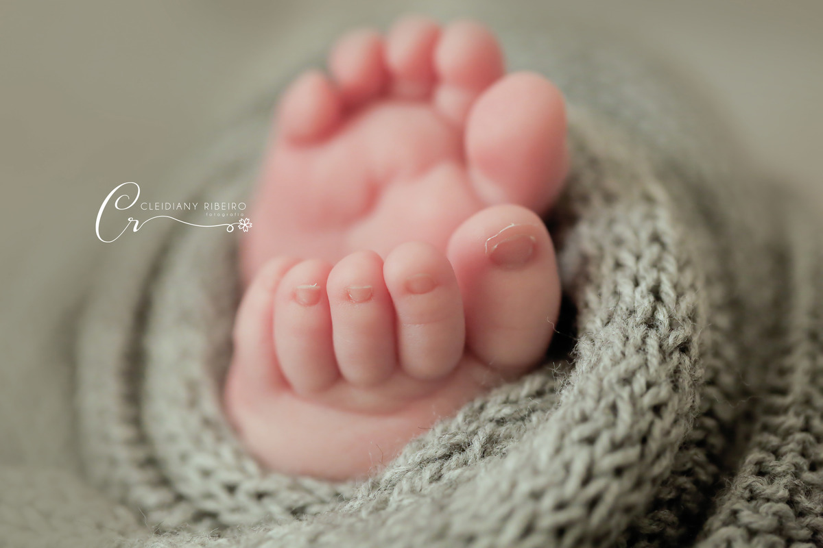 newborn-recen nascido-baby-cinza-fotógrafa-cleidiany ribeiro-melhor fotografa newborn-bebê-ensaio fotográfico-família-gestante-grávida-granja viana-anjo-bebê-foto-fotos de bebês-fotos de recen nascido-fotografia-amor-love-cleidiany ribeiro-são paulo