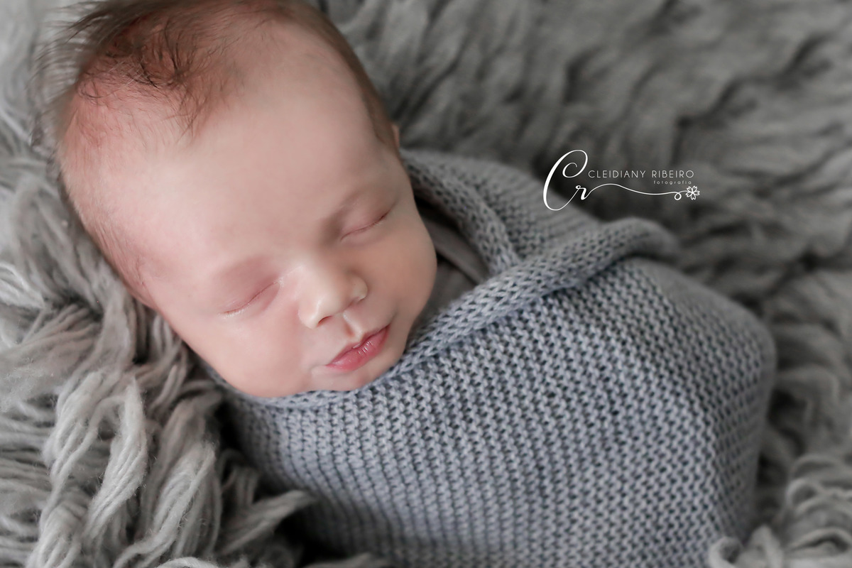 newborn-recen nascido-baby-cinza-fotógrafa-cleidiany ribeiro-melhor fotografa newborn-bebê-ensaio fotográfico-família-gestante-grávida-granja viana-anjo-bebê-foto-fotos de bebês-fotos de recen nascido-fotografia-amor-love-cleidiany ribeiro-são paulo
