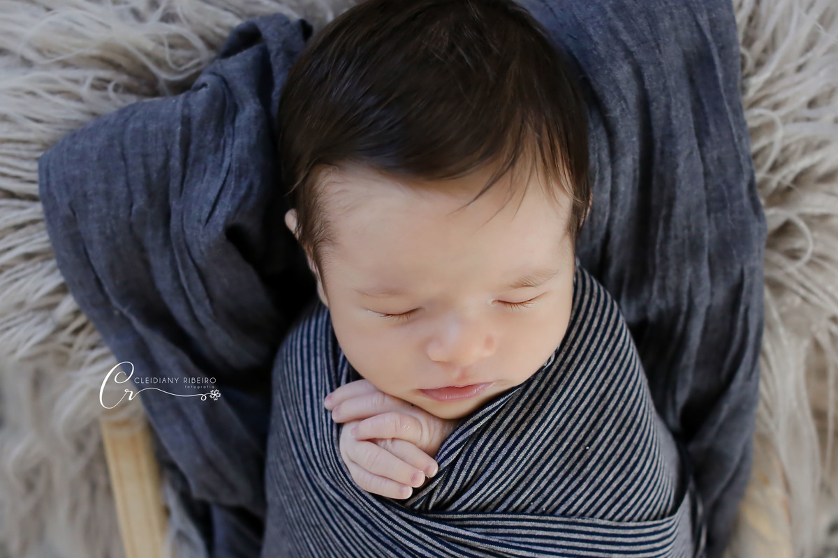 newborn-ensaiodobebê-recennascido-menino-baby-bebê-Romeu-32semanas-grávida-gestante-ensaiofotográfico-ensaio-fotodebebê-fotografa-cleidianyribeirofotografia-cleidiany-estudio-fotógrafa-granjaviana-referênciadafotografia-ensaioestudio-mãedemenino-mãe