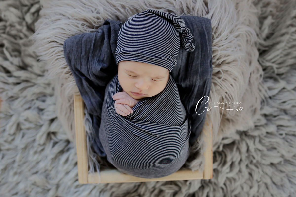 newborn-ensaiodobebê-recennascido-menino-baby-bebê-Romeu-32semanas-grávida-gestante-ensaiofotográfico-ensaio-fotodebebê-fotografa-cleidianyribeirofotografia-cleidiany-estudio-fotógrafa-granjaviana-referênciadafotografia-ensaioestudio-mãedemenino-mãe