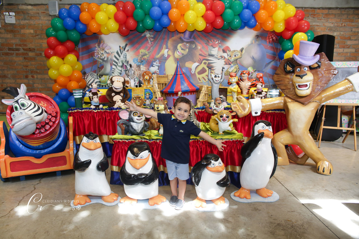 aniverário-festainfantil-fotografainfantil-cleidianyribeiro-Miguel-fotógrafa-eventos-aniverário-profissional-festa-madagascar-granja viana-são paulo-pinheiros-familia-comemoração-fotografainfantil-fotografadeaniversários-cotia-amor-mãedemenino-cleidiany