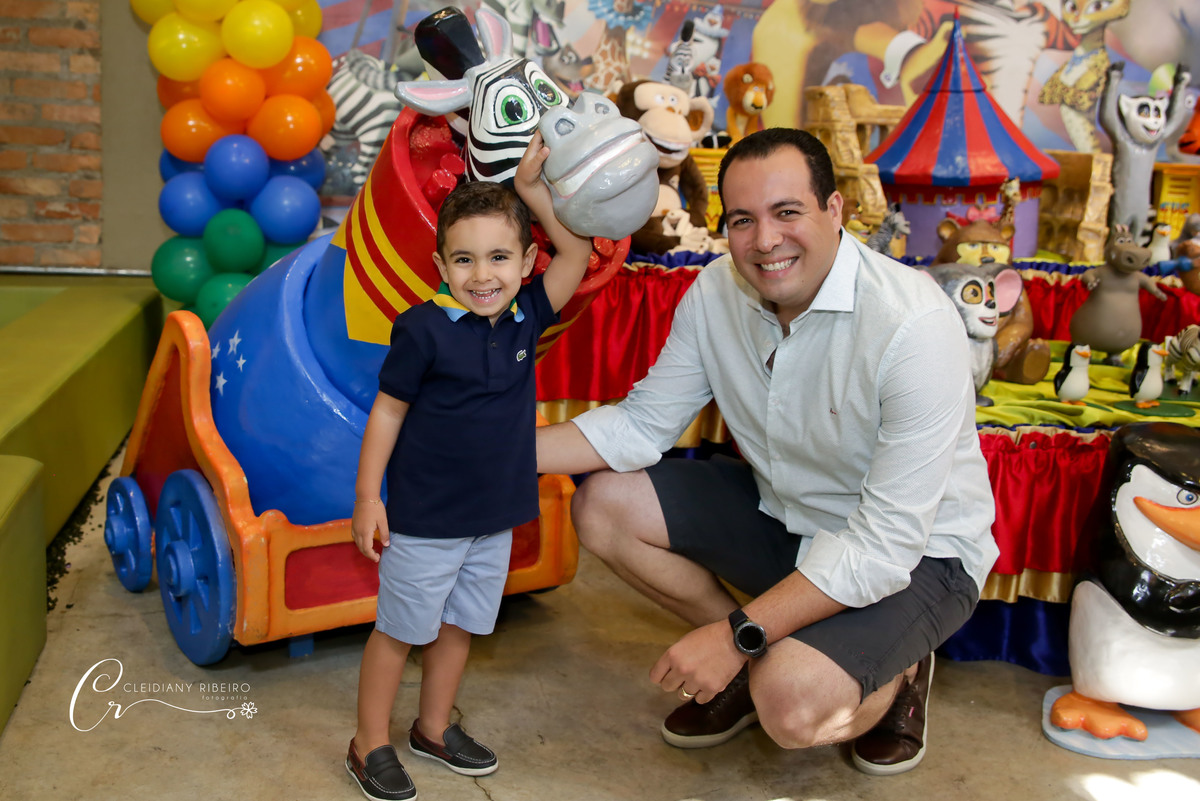 aniverário-festainfantil-fotografainfantil-cleidianyribeiro-Miguel-fotógrafa-eventos-aniverário-profissional-festa-madagascar-granja viana-são paulo-pinheiros-familia-comemoração-fotografainfantil-fotografadeaniversários-cotia-amor-mãedemenino-cleidiany