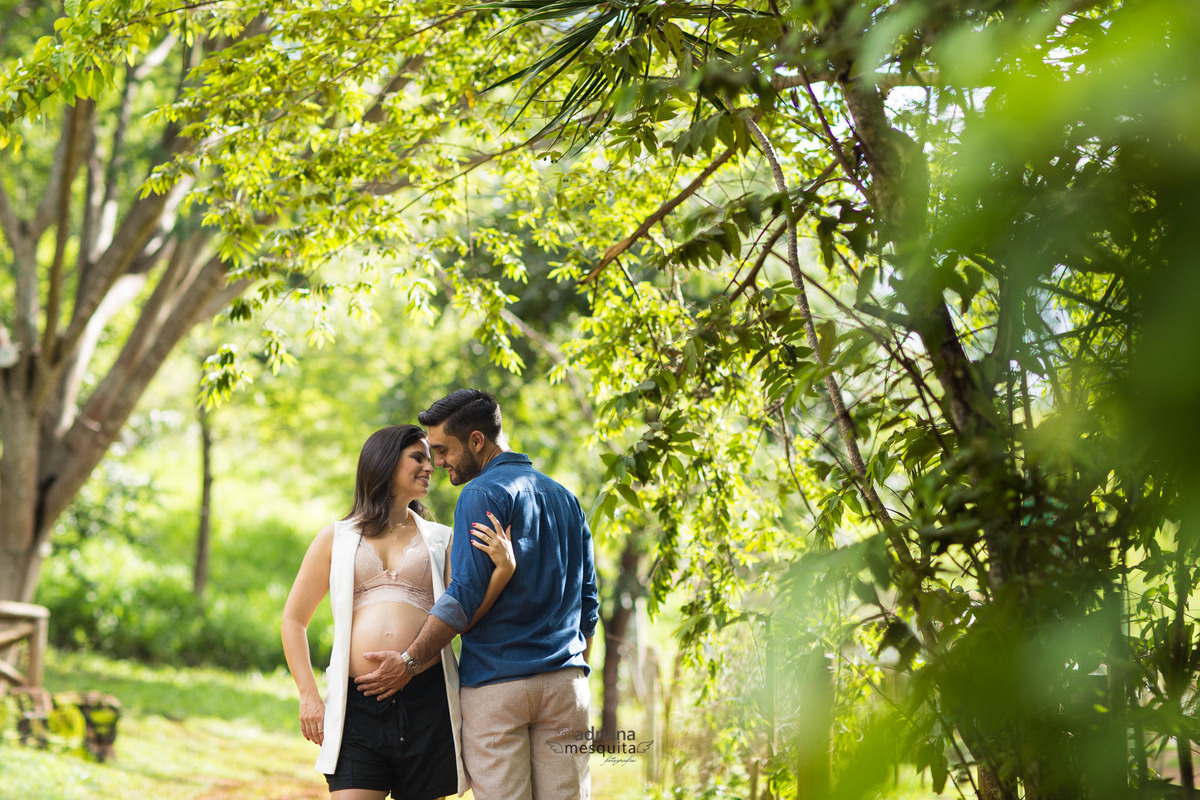 Ensaio Externo de Gestante com Cães, da Patricia e Rodrigo na Fazenda Queda D'Agua em Araguari, registro pela fotografa Adriana Mesquita