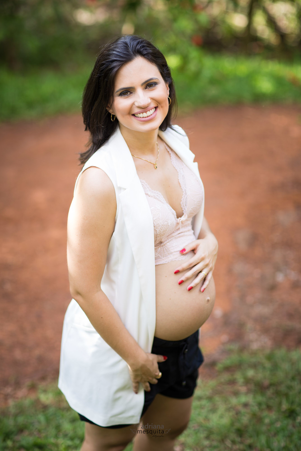 Ensaio Externo de Gestante com Cães, da Patricia e Rodrigo na Fazenda Queda D'Agua em Araguari, registro pela fotografa Adriana Mesquita