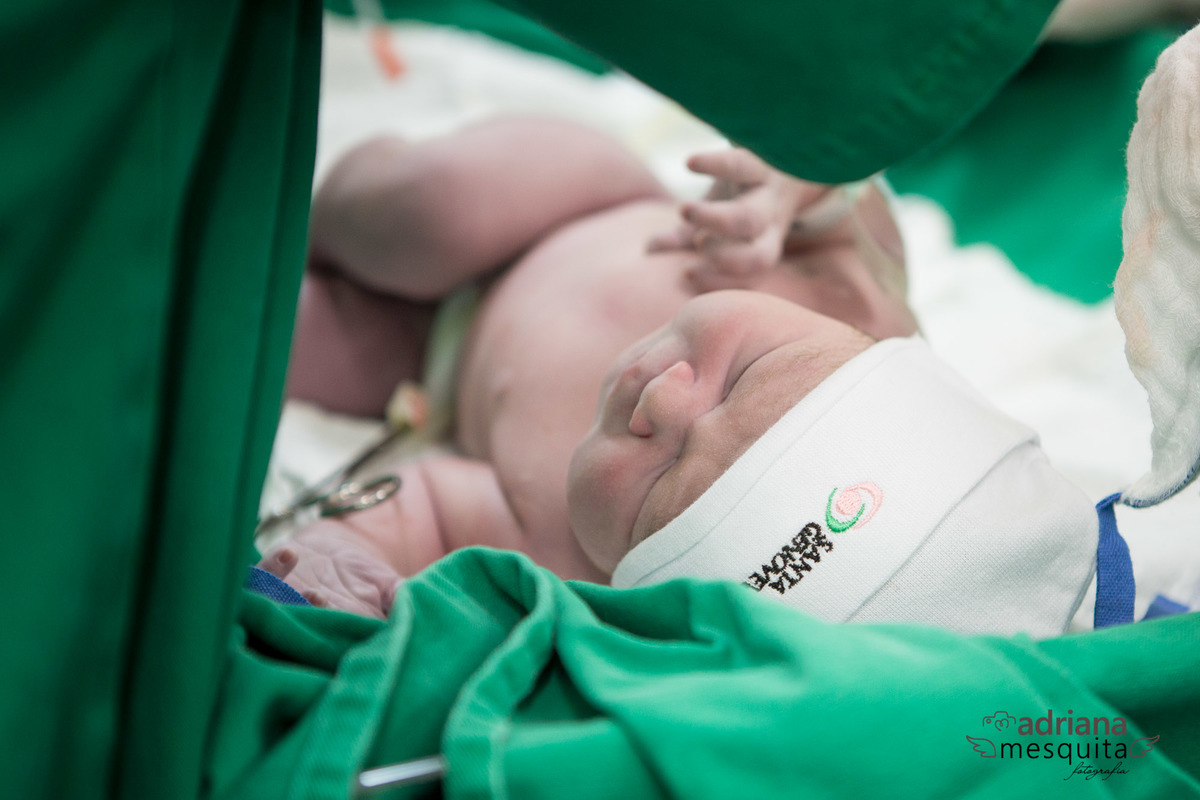 Nascimento da Naira, parto registrado no Hospital Santa Genoveva pela fotografa Adriana Mesquita