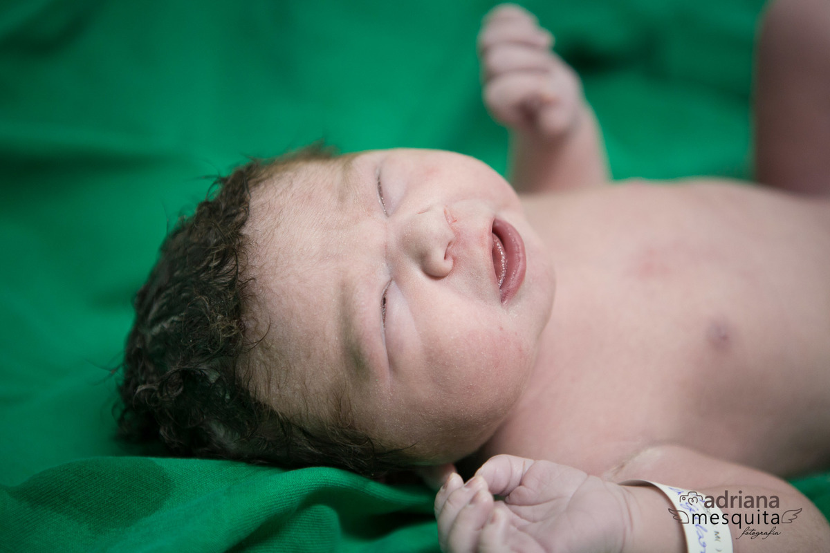 Nascimento da Naira, parto registrado no Hospital Santa Genoveva pela fotografa Adriana Mesquita