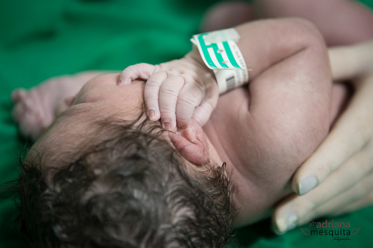 Nascimento da Naira, parto registrado no Hospital Santa Genoveva pela fotografa Adriana Mesquita
