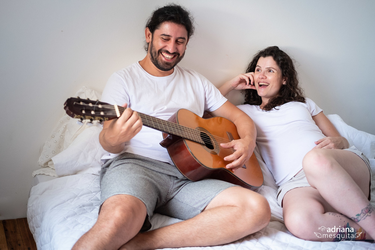 ensaio de gestante em casa com Cecilia e Marcelo, registro da fotografa Adriana Mesquita