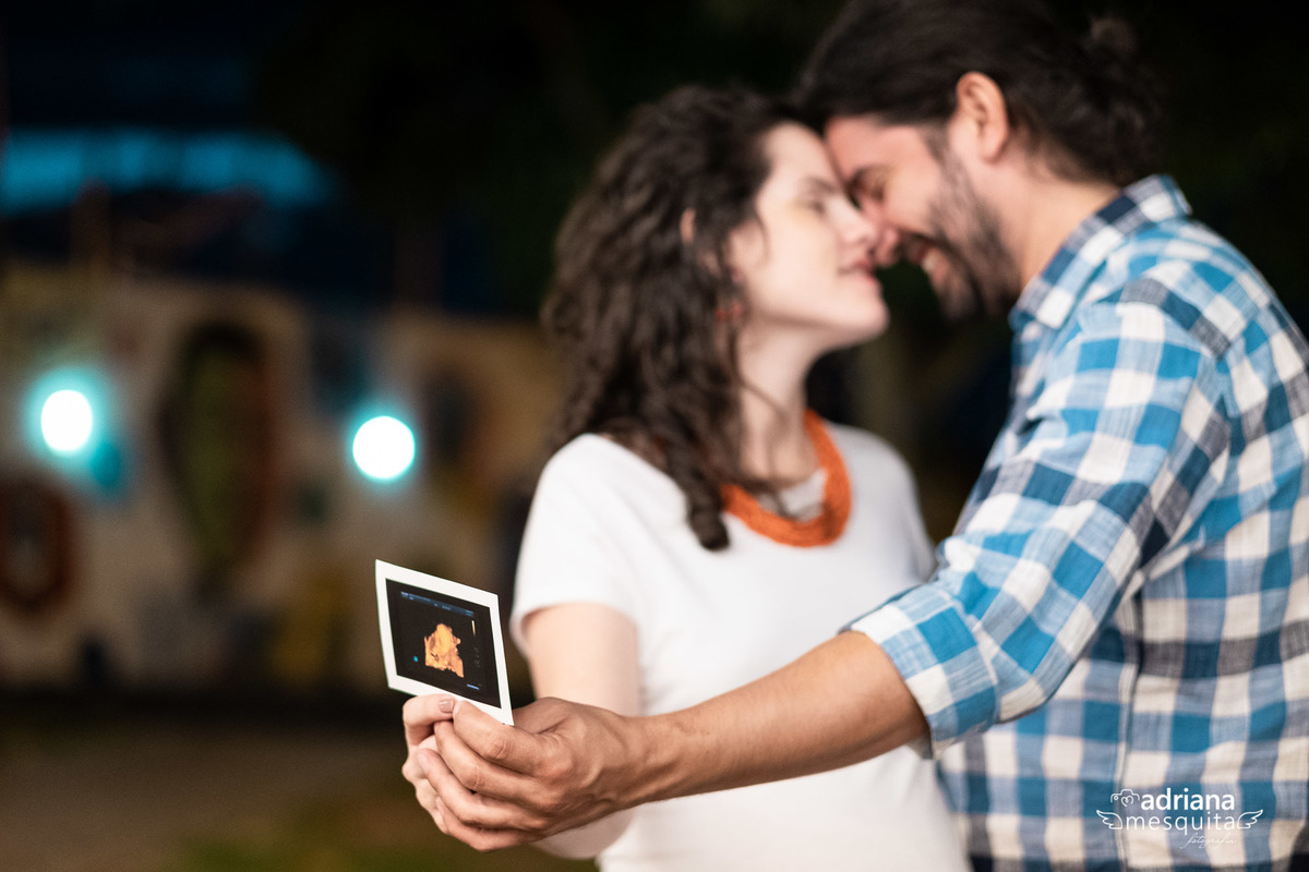 ensaio de gestante em casa com Cecilia e Marcelo, registro da fotografa Adriana Mesquita