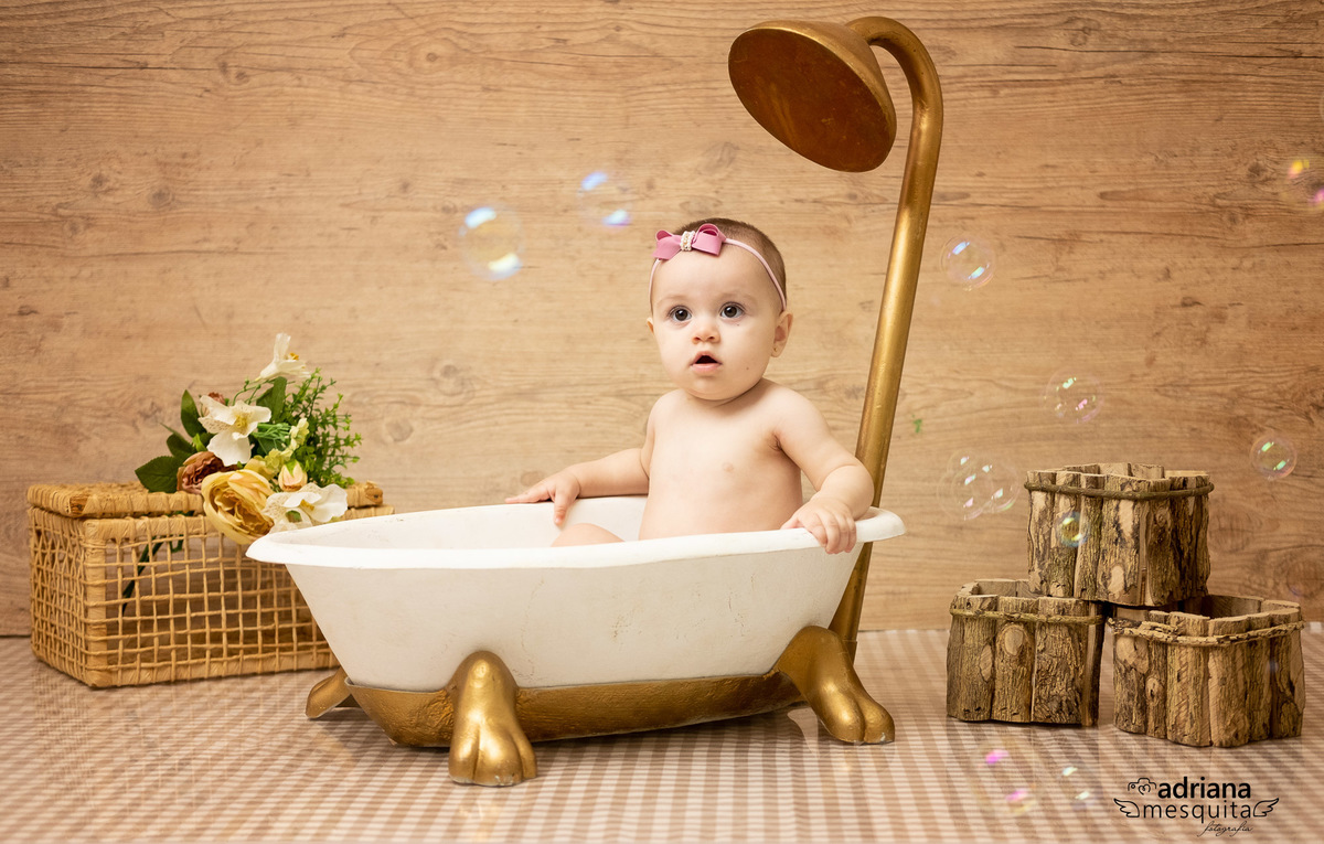 Ensaio de Acompanhamento trimestral da Cecilia, 9 meses na banheira